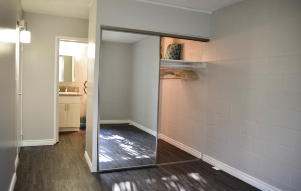 la villa lake apartment bedroom with closet