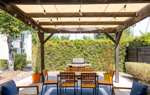 la villa lake apartment community patio