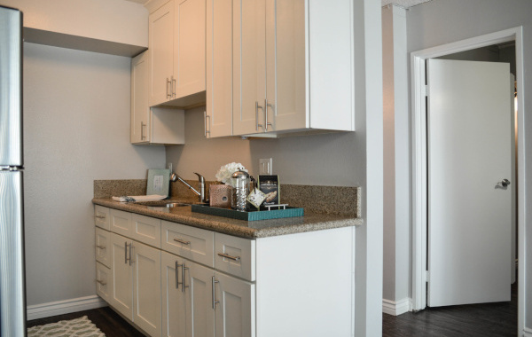 la villa lake apartment kitchen