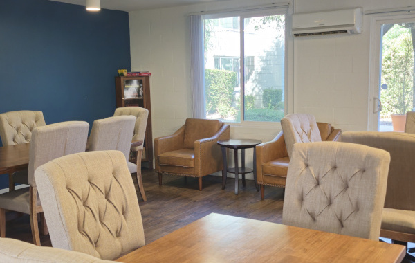 la villa lake apartments resident lounge